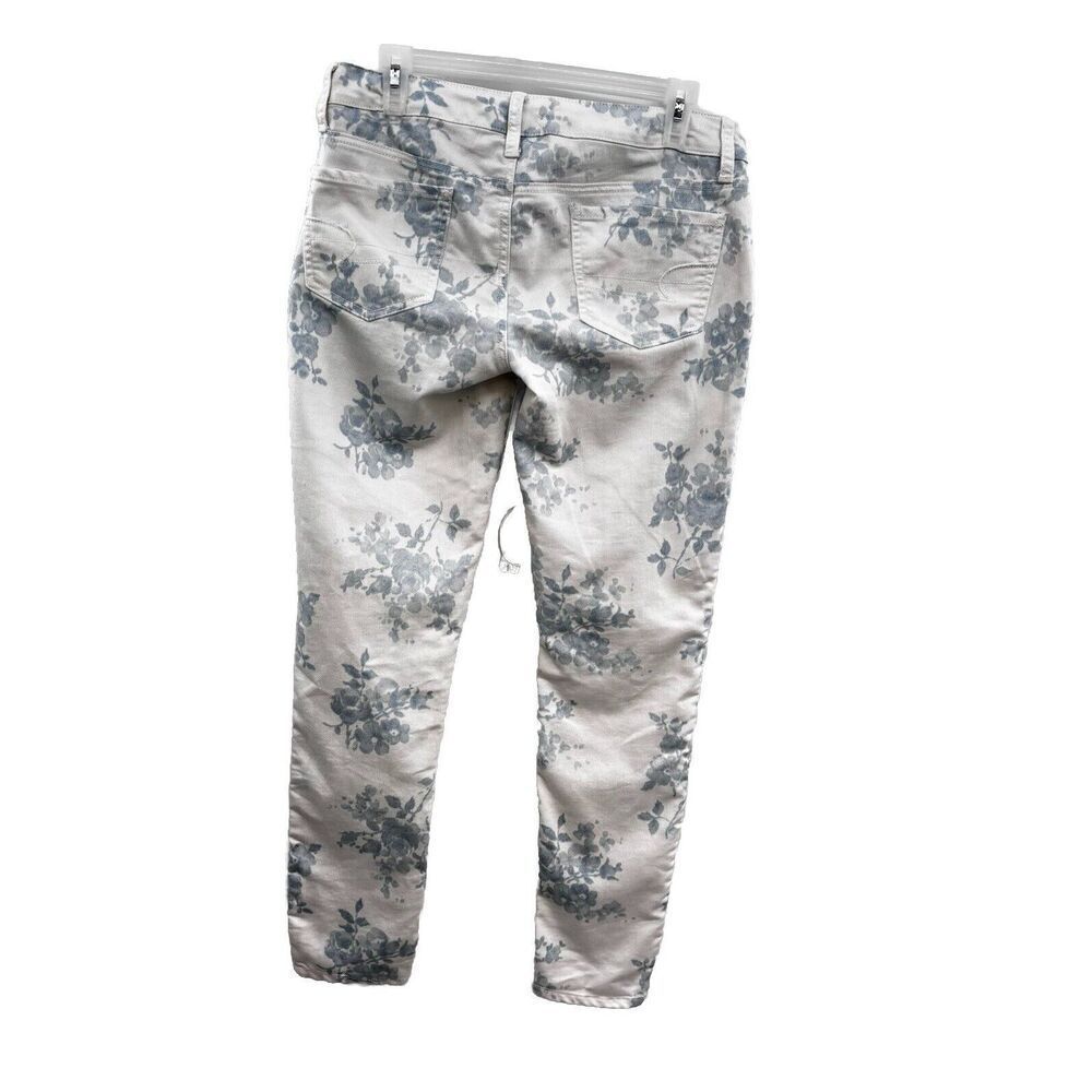 American Eagle white jeans with blue roseso - Picture 3 of 11